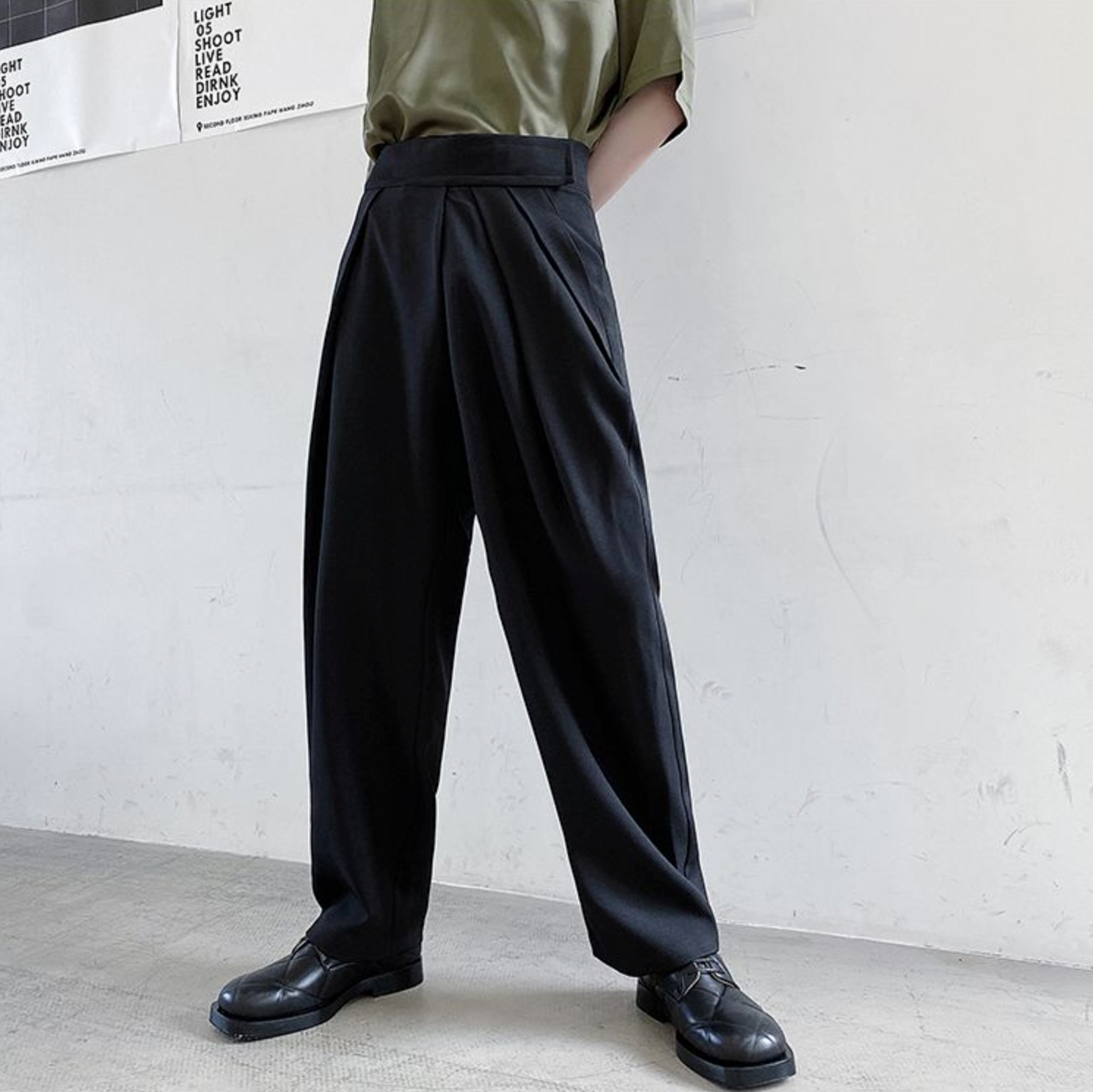 Lea Pleated Pants - Black – Buttonscarves